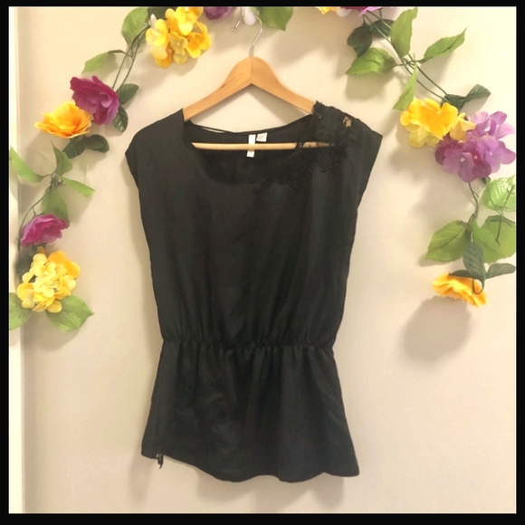 Free w Bundle - LC Black Satin Top - Picture 2 of 7